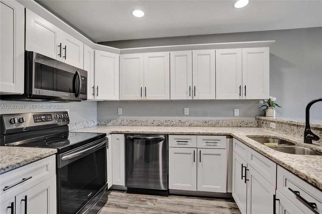 Activo con contrato: $395,000 (3 camas, 2 baños, 1632 Pies cuadrados)