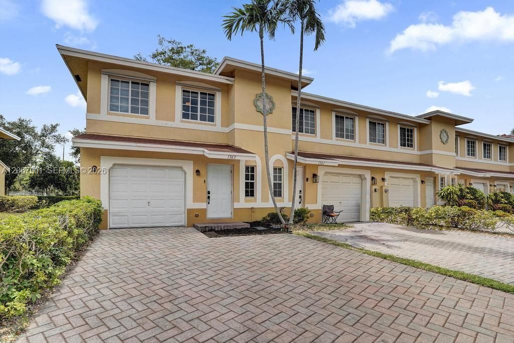 Activo con contrato: $395,000 (3 camas, 2 baños, 1632 Pies cuadrados)