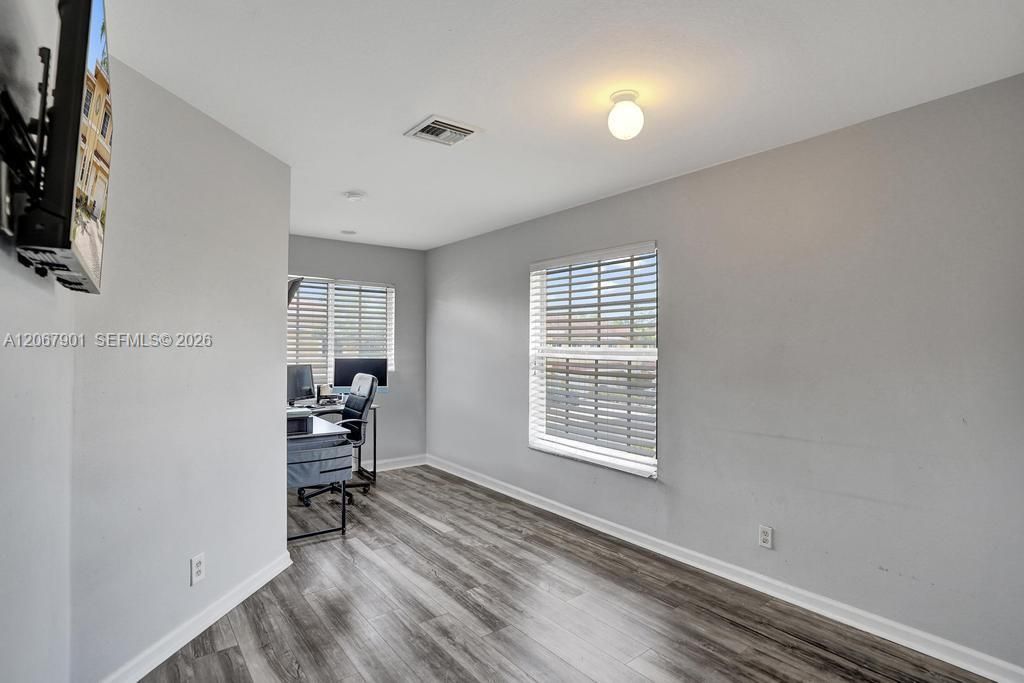 Activo con contrato: $395,000 (3 camas, 2 baños, 1632 Pies cuadrados)
