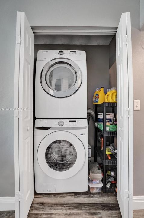 Activo con contrato: $395,000 (3 camas, 2 baños, 1632 Pies cuadrados)