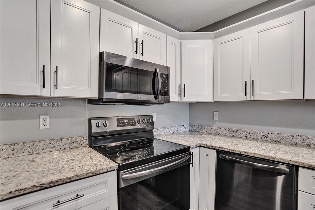 Activo con contrato: $395,000 (3 camas, 2 baños, 1632 Pies cuadrados)