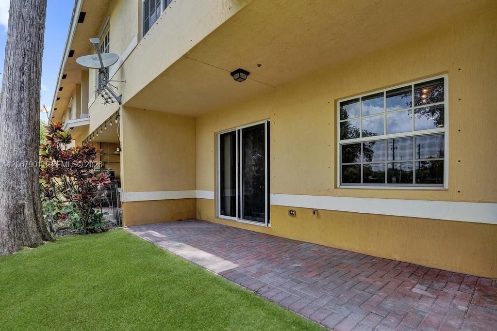 Activo con contrato: $395,000 (3 camas, 2 baños, 1632 Pies cuadrados)