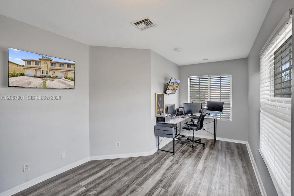 Activo con contrato: $395,000 (3 camas, 2 baños, 1632 Pies cuadrados)