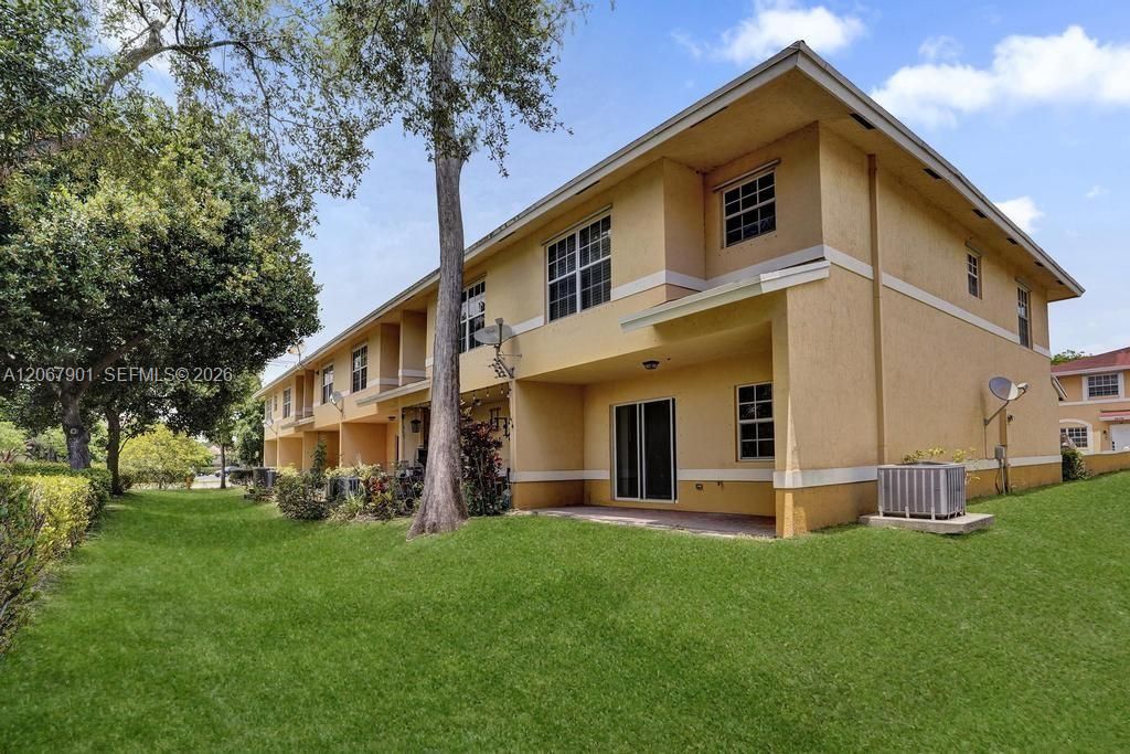 Activo con contrato: $395,000 (3 camas, 2 baños, 1632 Pies cuadrados)