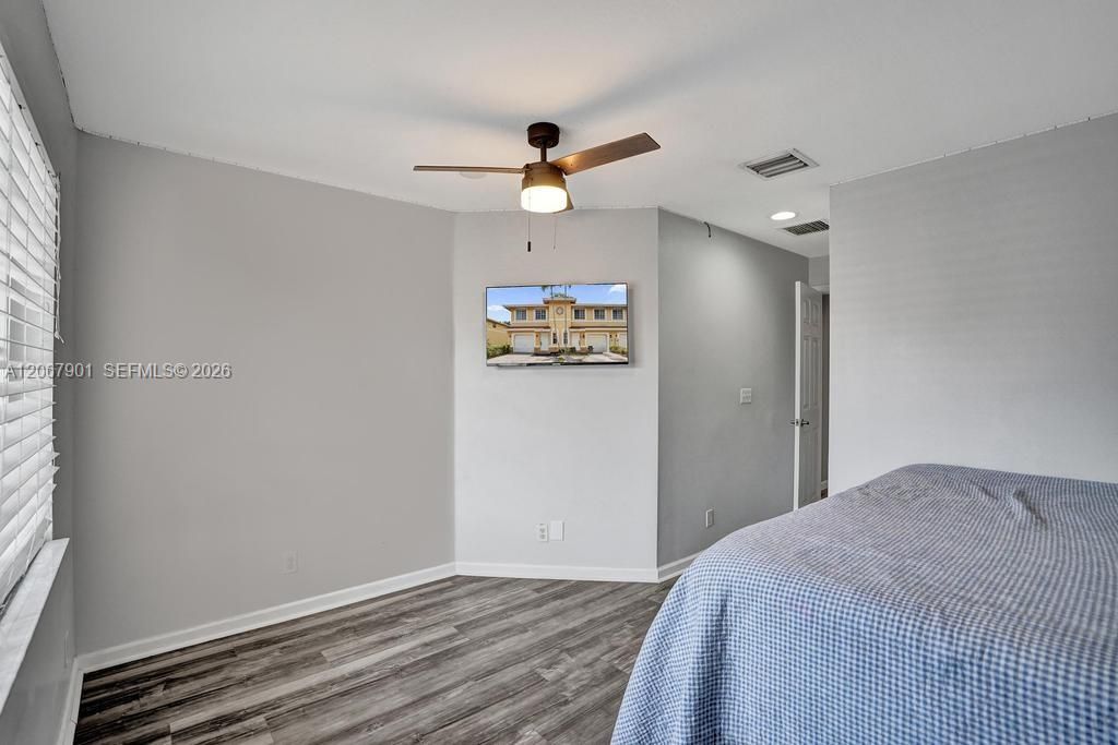 Activo con contrato: $395,000 (3 camas, 2 baños, 1632 Pies cuadrados)