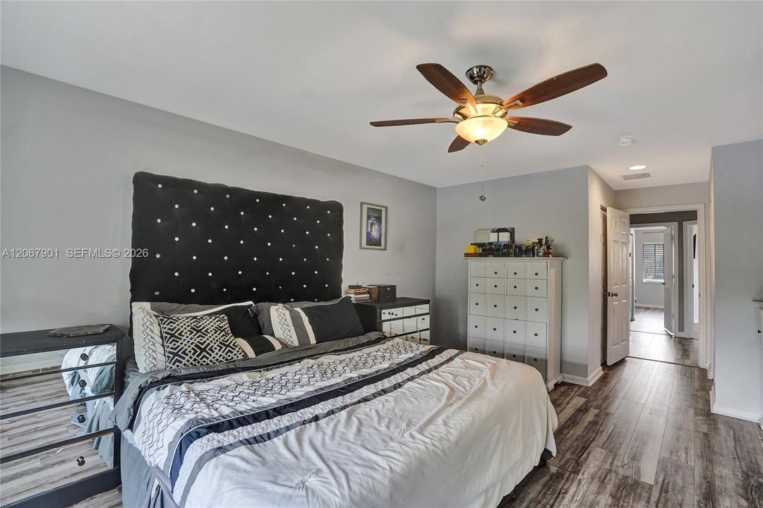 Activo con contrato: $395,000 (3 camas, 2 baños, 1632 Pies cuadrados)