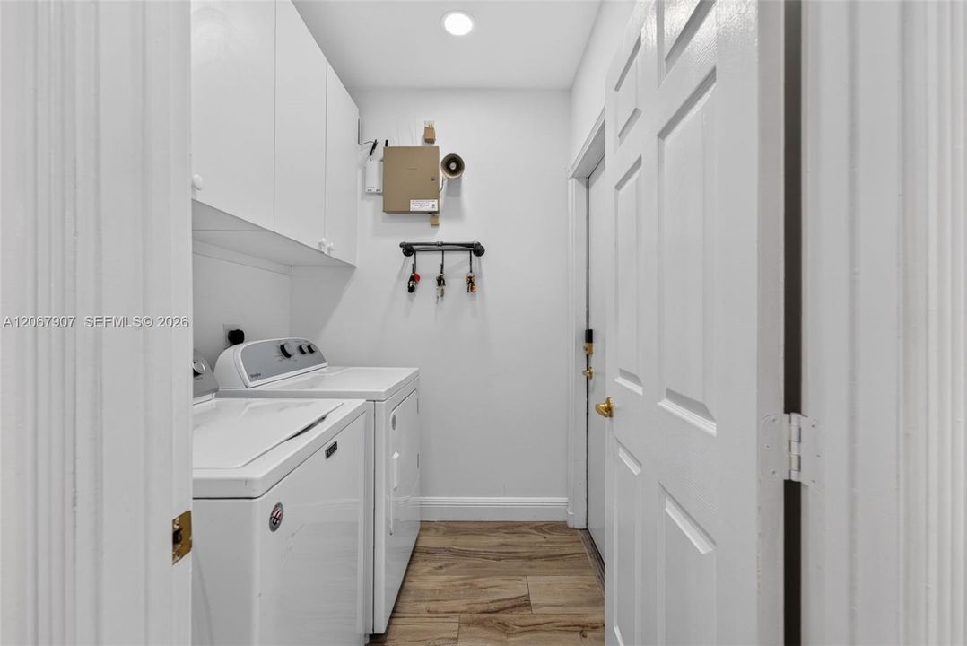For Sale: $515,000 (3 beds, 2 baths, 2172 Square Feet)