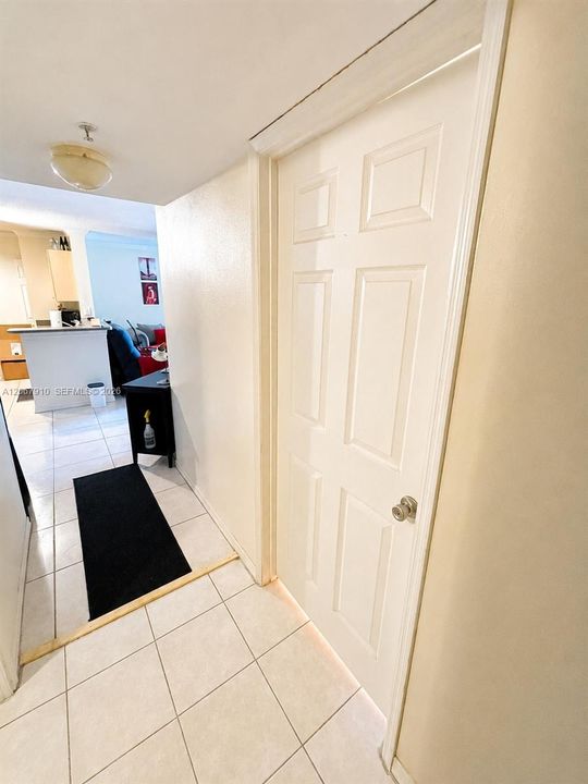 For Rent: $2,000 (1 beds, 1 baths, 800 Square Feet)