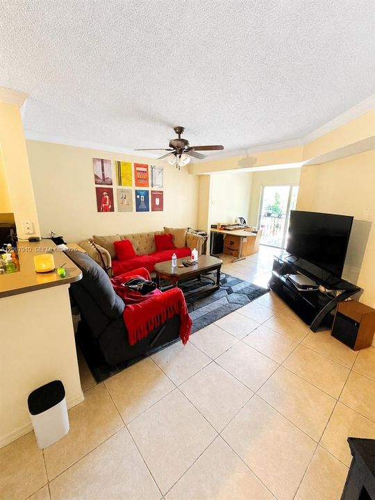 For Rent: $2,000 (1 beds, 1 baths, 800 Square Feet)
