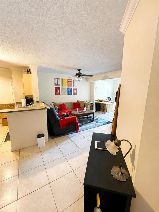 For Rent: $2,000 (1 beds, 1 baths, 800 Square Feet)