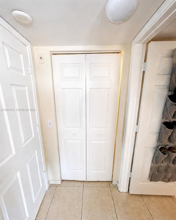 For Rent: $2,000 (1 beds, 1 baths, 800 Square Feet)
