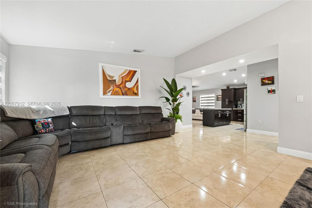 For Sale: $640,000 (3 beds, 2 baths, 1859 Square Feet)