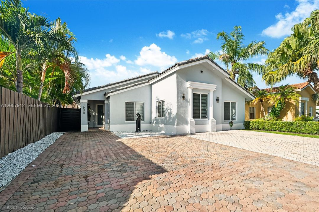 For Sale: $640,000 (3 beds, 2 baths, 1859 Square Feet)