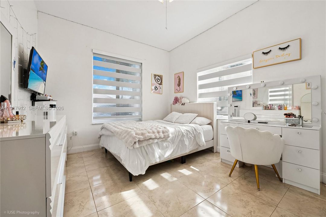 For Sale: $640,000 (3 beds, 2 baths, 1859 Square Feet)