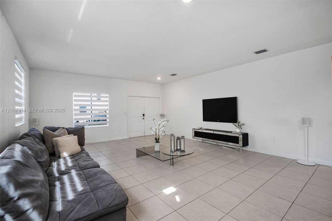 For Sale: $840,000 (5 beds, 3 baths, 3349 Square Feet)
