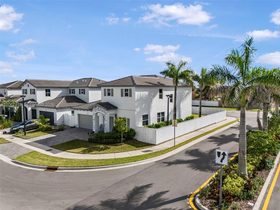 For Sale: $840,000 (5 beds, 3 baths, 3349 Square Feet)