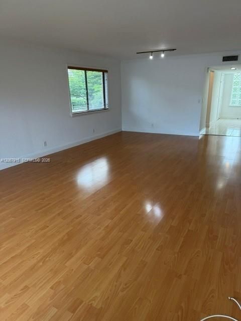 For Sale: $275,000 (2 beds, 2 baths, 1231 Square Feet)