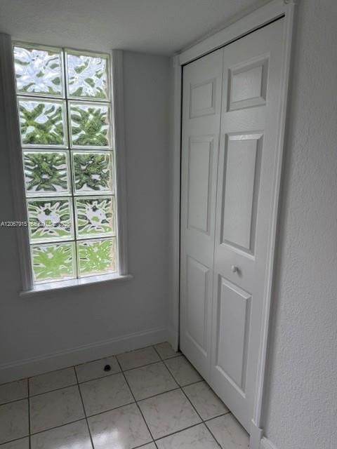 For Sale: $275,000 (2 beds, 2 baths, 1231 Square Feet)