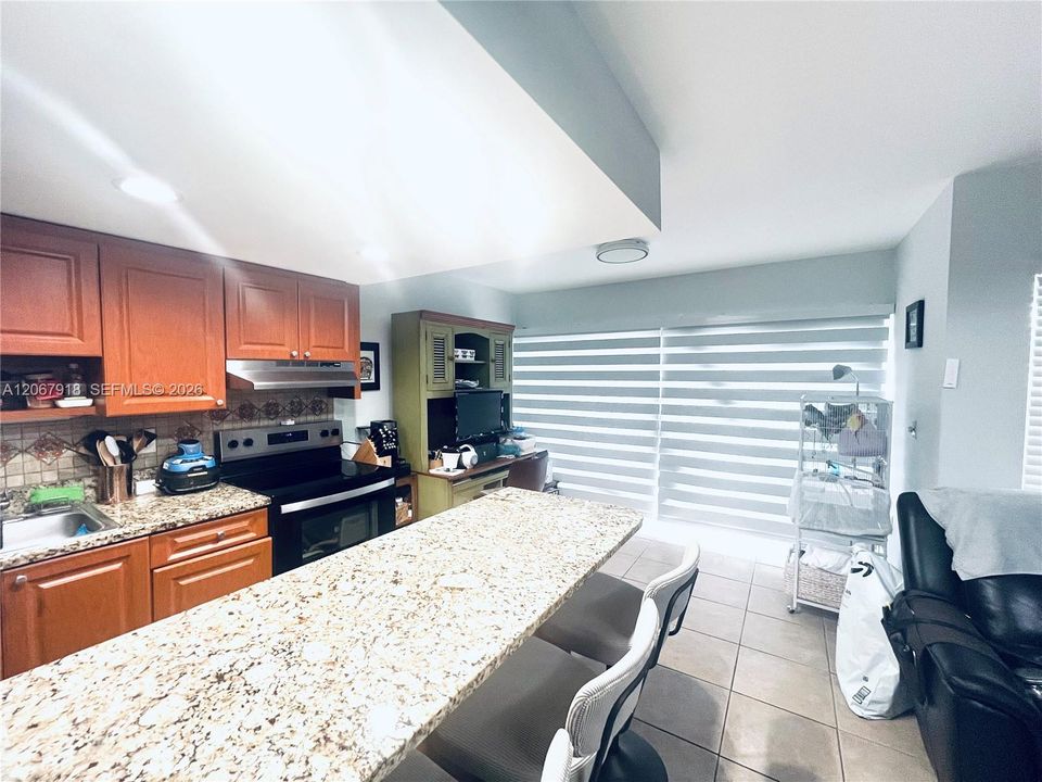 For Sale: $239,900 (1 beds, 1 baths, 614 Square Feet)