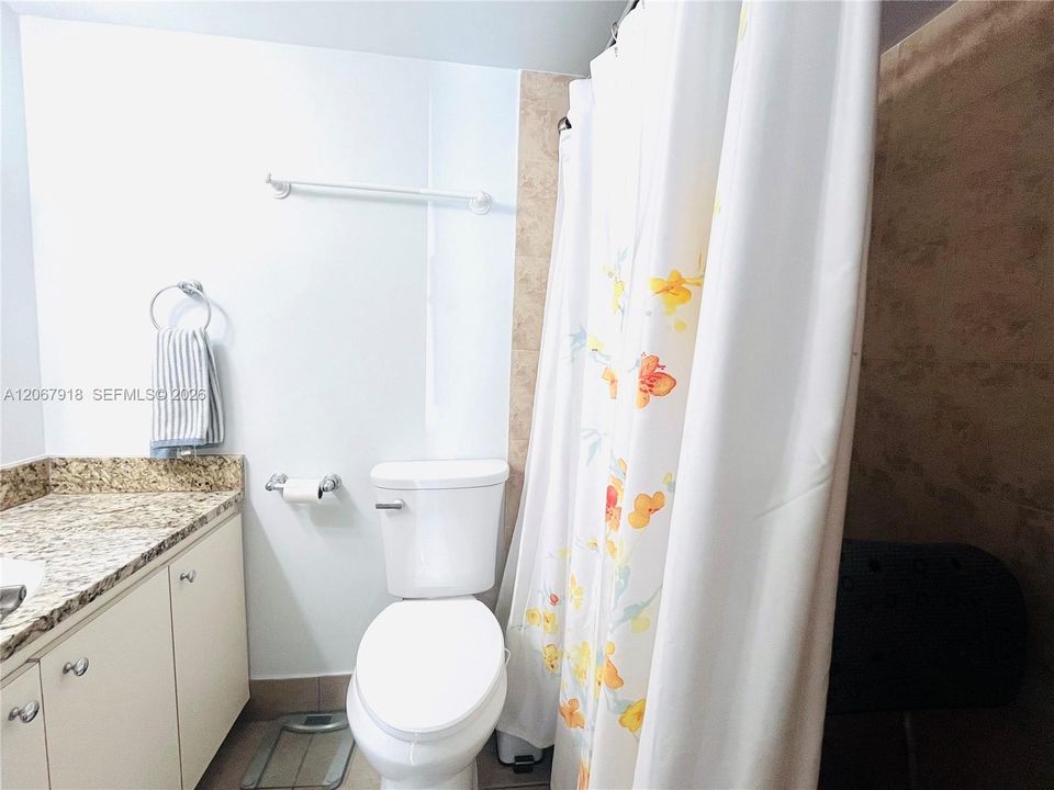 For Sale: $239,900 (1 beds, 1 baths, 614 Square Feet)