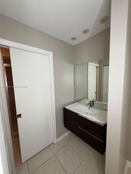 For Rent: $2,950 (2 beds, 2 baths, 1018 Square Feet)
