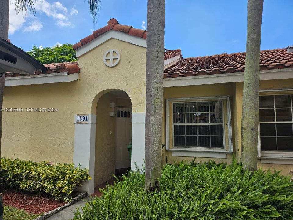 For Rent: $2,950 (2 beds, 2 baths, 1018 Square Feet)