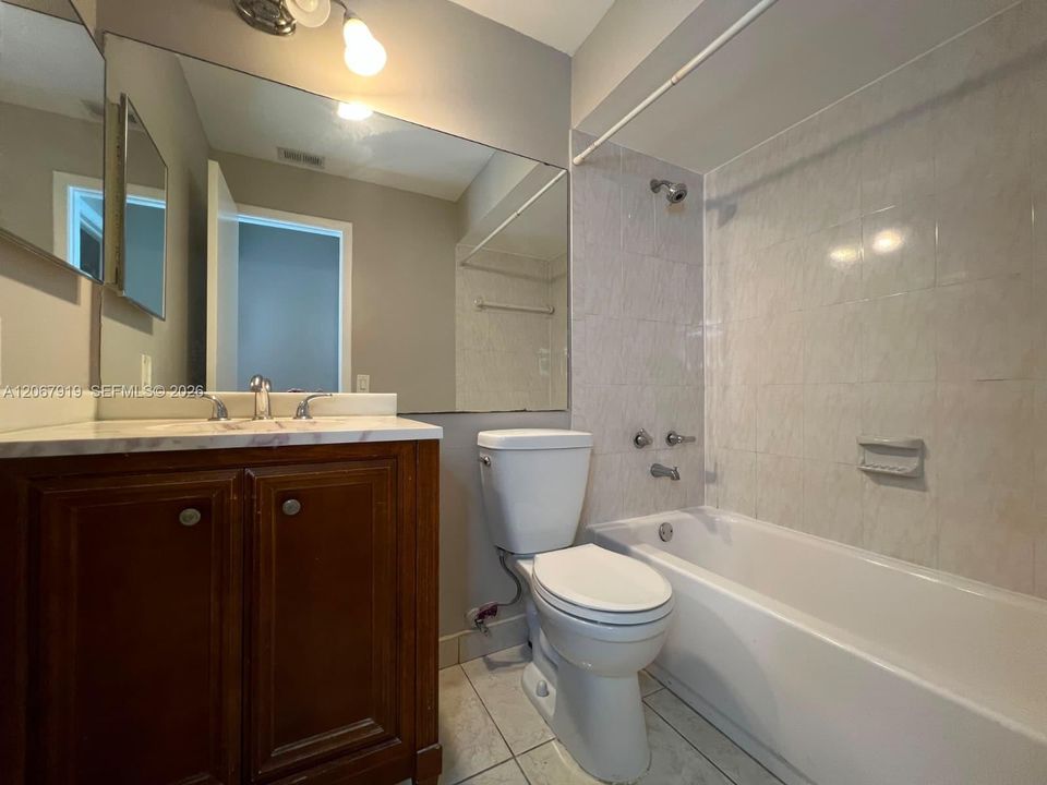 For Rent: $2,950 (2 beds, 2 baths, 1018 Square Feet)