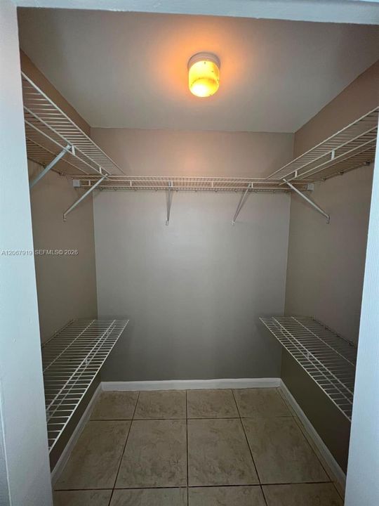 For Rent: $2,950 (2 beds, 2 baths, 1018 Square Feet)