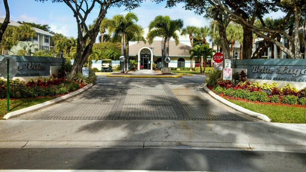 710 Clearlake entrance picture