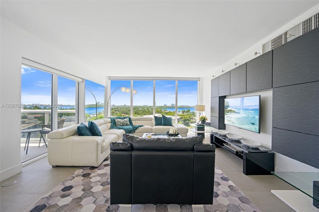 For Sale: $1,890,000 (3 beds, 2 baths, 1300 Square Feet)