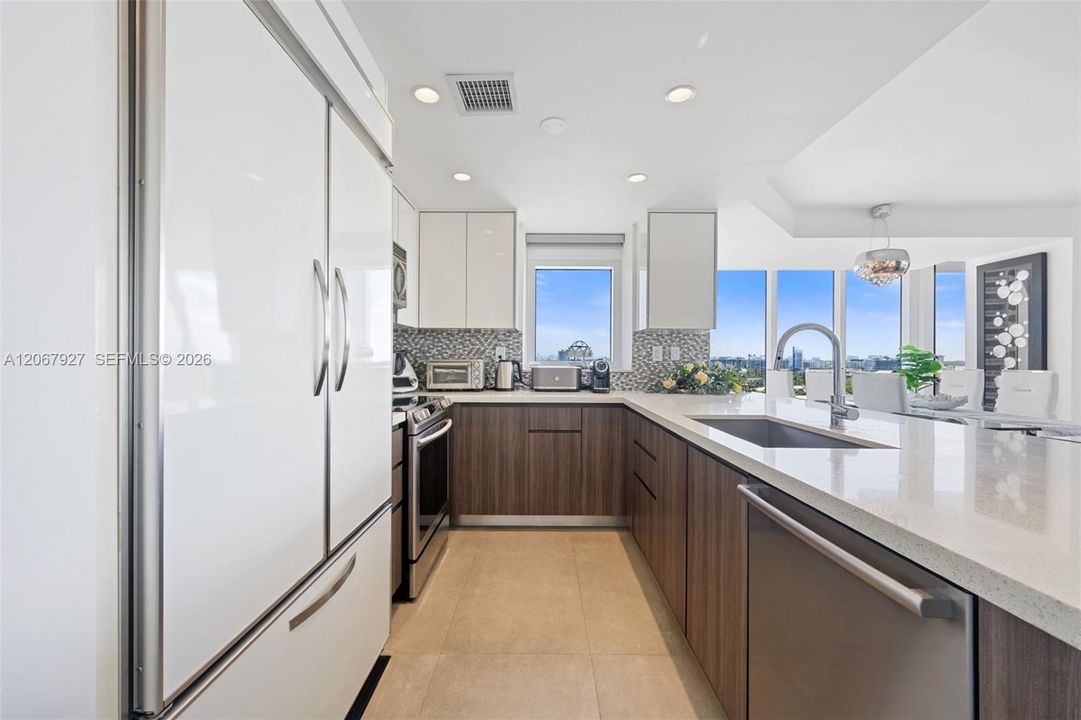 For Sale: $1,890,000 (3 beds, 2 baths, 1300 Square Feet)