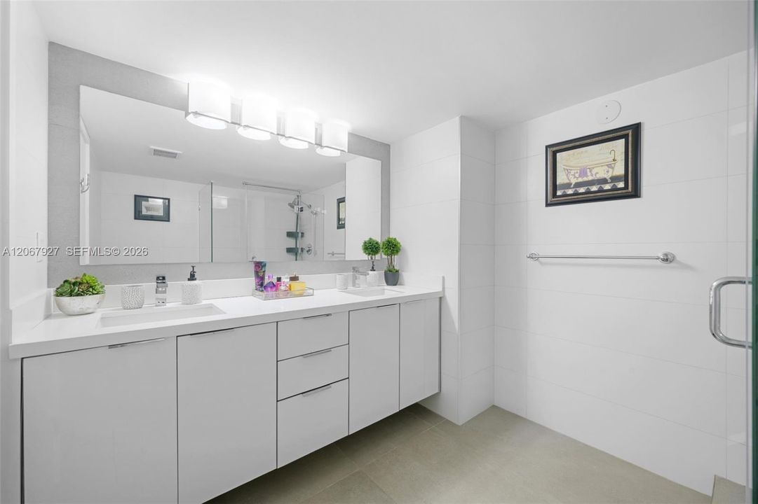 For Sale: $1,890,000 (3 beds, 2 baths, 1300 Square Feet)