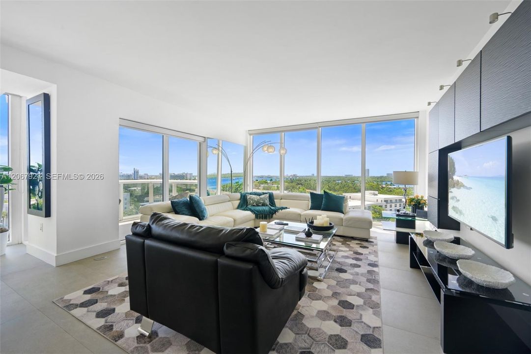 For Sale: $1,890,000 (3 beds, 2 baths, 1300 Square Feet)