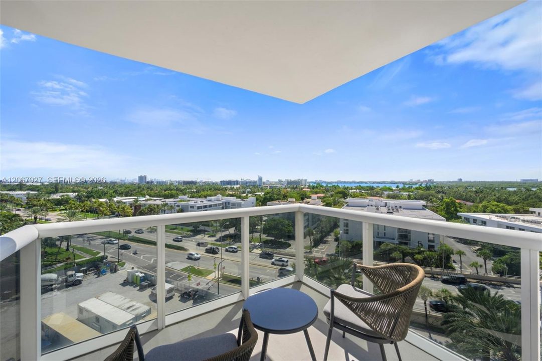 For Sale: $1,890,000 (3 beds, 2 baths, 1300 Square Feet)