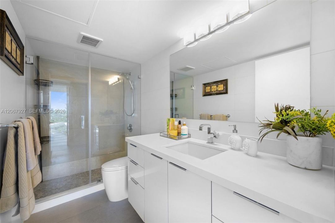 For Sale: $1,890,000 (3 beds, 2 baths, 1300 Square Feet)