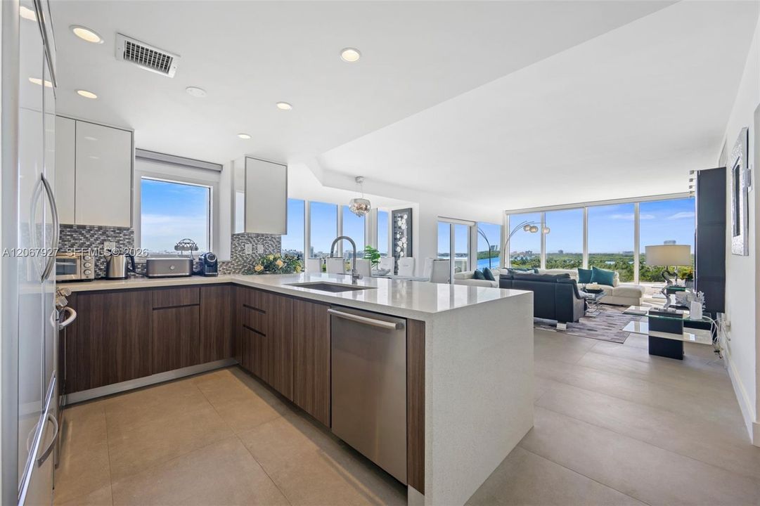 For Sale: $1,890,000 (3 beds, 2 baths, 1300 Square Feet)