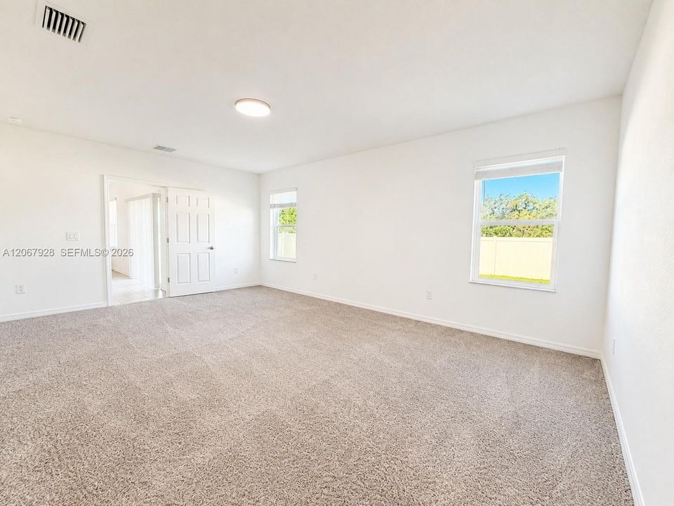 For Rent: $2,800 (4 beds, 2 baths, 2110 Square Feet)