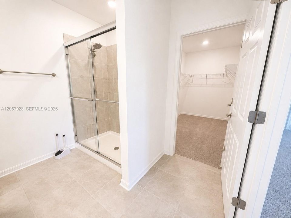 For Rent: $2,800 (4 beds, 2 baths, 2110 Square Feet)