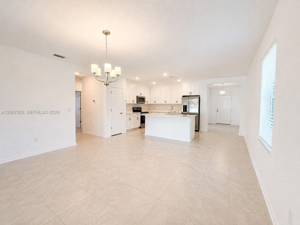 For Rent: $2,800 (4 beds, 2 baths, 2110 Square Feet)