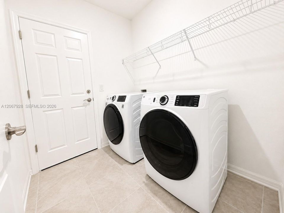For Rent: $2,800 (4 beds, 2 baths, 2110 Square Feet)