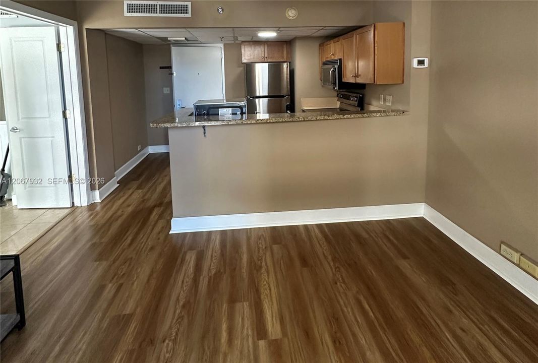 For Sale: $170,000 (1 beds, 1 baths, 556 Square Feet)