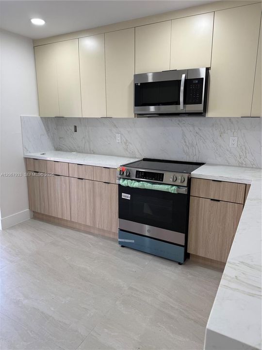 For Sale: $529,900 (2 beds, 2 baths, 1115 Square Feet)