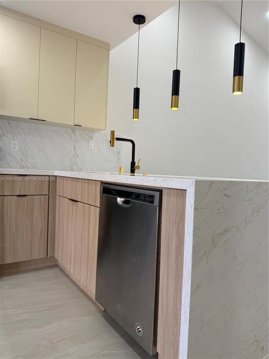 For Sale: $529,900 (2 beds, 2 baths, 1115 Square Feet)