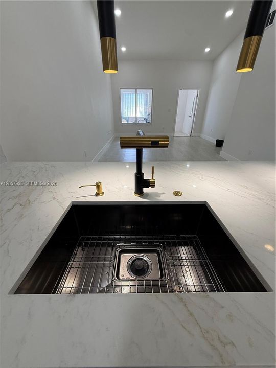 For Sale: $529,900 (2 beds, 2 baths, 1115 Square Feet)