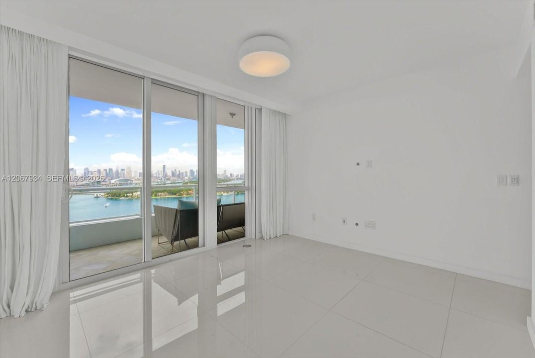 For Sale: $2,790,000 (3 beds, 3 baths, 1994 Square Feet)
