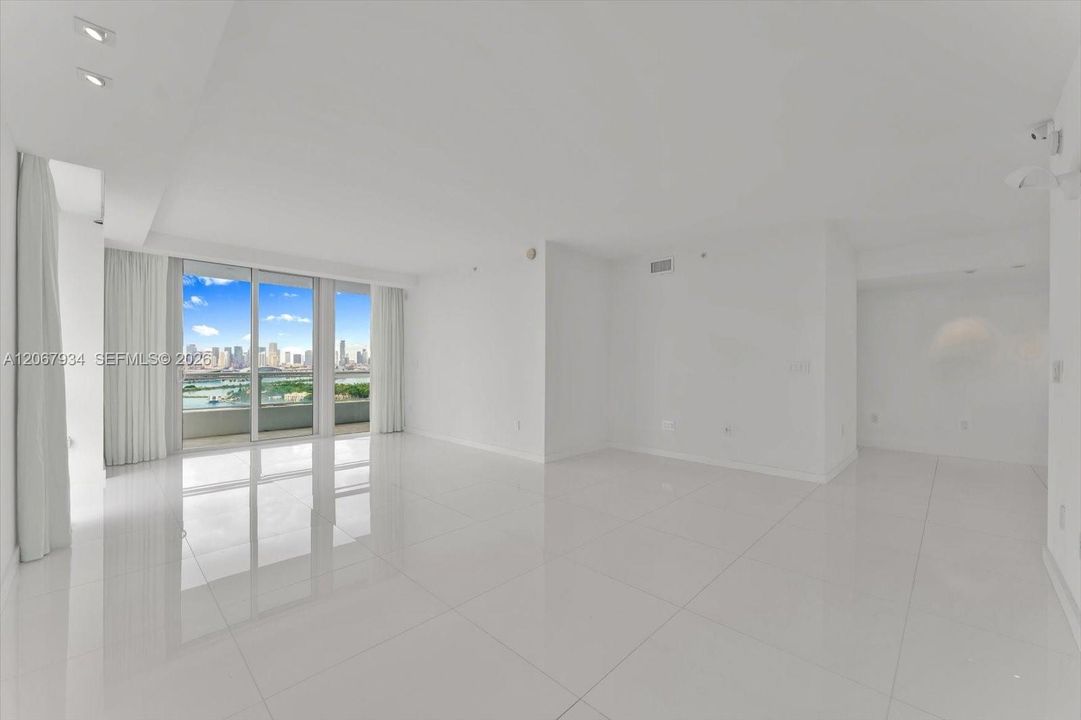 For Sale: $2,790,000 (3 beds, 3 baths, 1994 Square Feet)