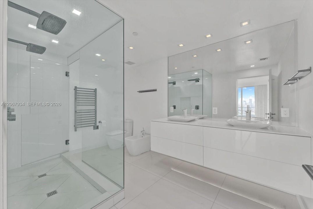 For Sale: $2,790,000 (3 beds, 3 baths, 1994 Square Feet)