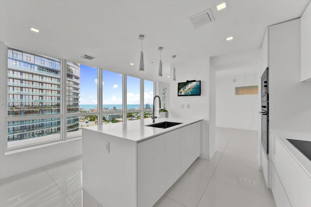 For Sale: $2,790,000 (3 beds, 3 baths, 1994 Square Feet)