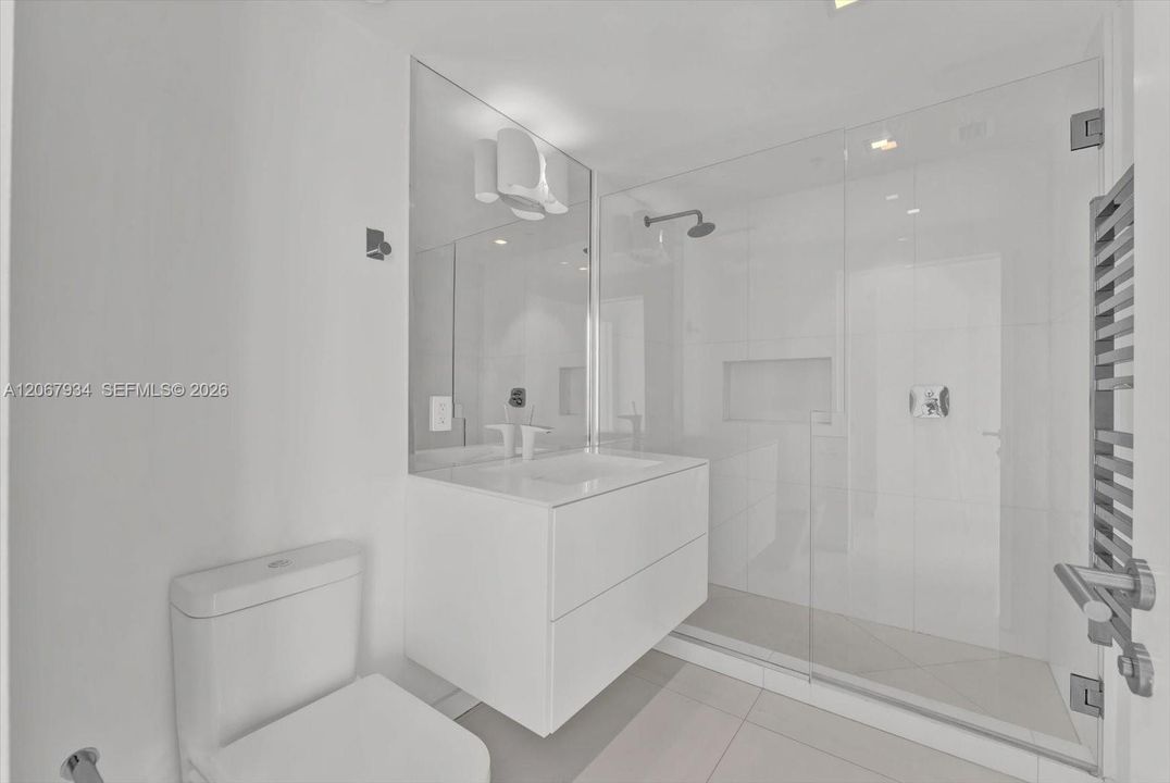 For Sale: $2,790,000 (3 beds, 3 baths, 1994 Square Feet)