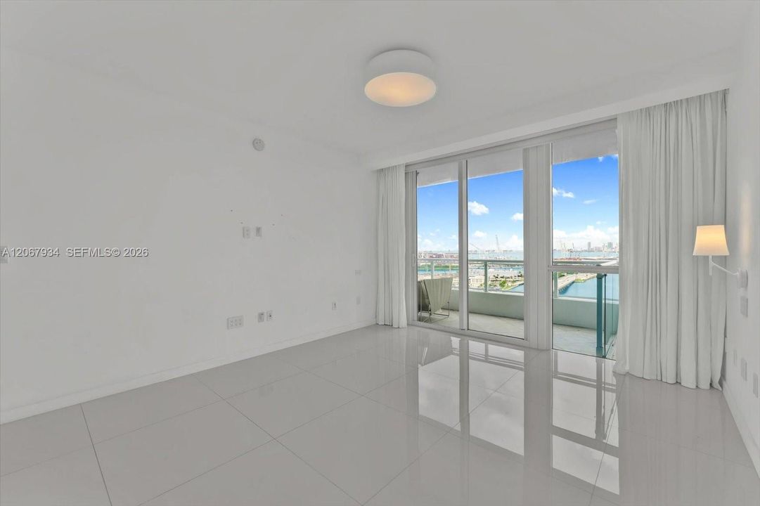 For Sale: $2,790,000 (3 beds, 3 baths, 1994 Square Feet)